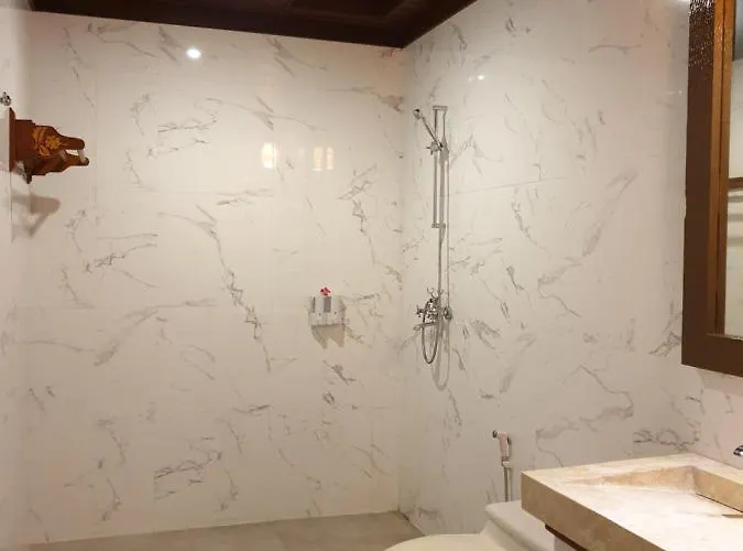 ケンカナ ガーデン 3* レンボンガン島